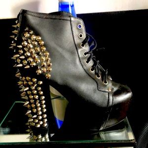 Spiked platforms